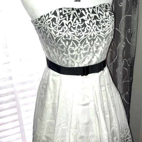 NEW White House Black Market Blackand white ombré 50’s Style Midi dress size 0 - Picture 5 of 16